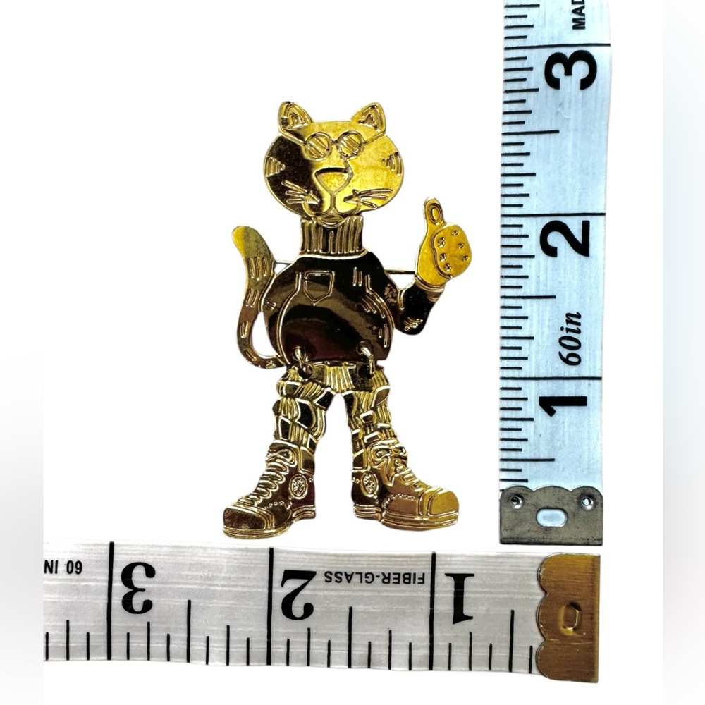 🐱Kitschy Vintage Thumbs Up Cat in Sneakers Brooch - Picture 11 of 11
